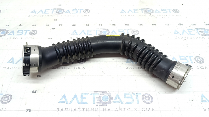 Furtun intercooler inferior pentru Hyundai Santa Fe 24-26 HEV