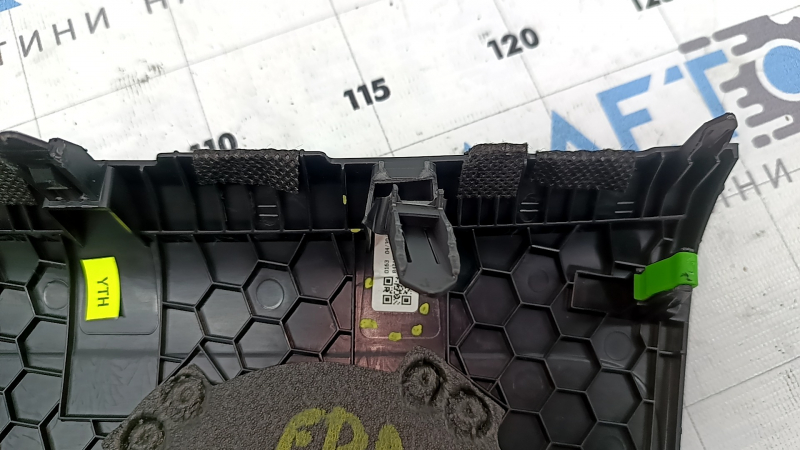 Ornament panou frontal central inferior pentru difuzor Hyundai Santa Fe 24-26, gri, suport rupt
