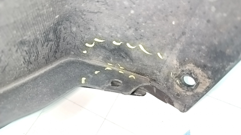 Губа заднего бампера Ford Fusion mk5 13-18 под 1 трубу, черная, царапины, треснуты крепления