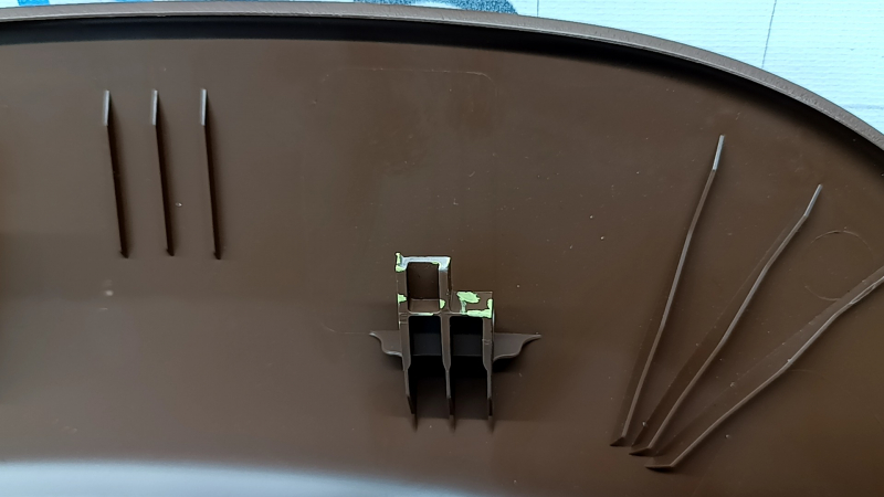 Накладка верха спинки водительского сиденья задняя Audi A5 F5 18-25 5D коричневая, сломано крепление