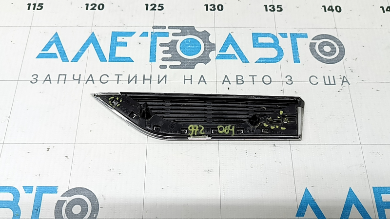 Bandă aripă dreapta față pentru Audi A5 F5 18-25 cromată, elemente de fixare rupte, zgârieturi