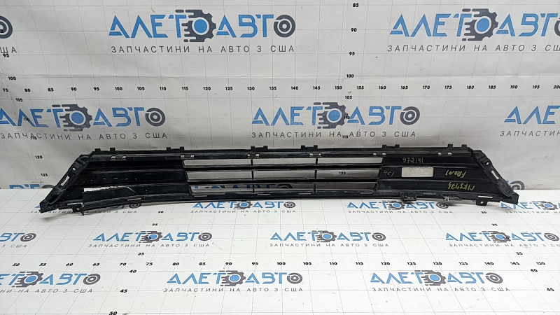 Structura grilei inferioare a barei față Ford Fusion mk5 17-18, crăpată