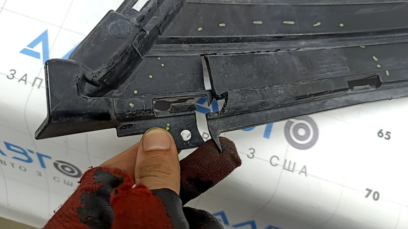 Structura grilei inferioare a barei față Ford Fusion mk5 17-18, crăpată