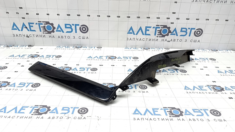 Ornament eleron hayon dreapta pentru Hyundai Santa Fe 2024-2026 (demontare parțială)