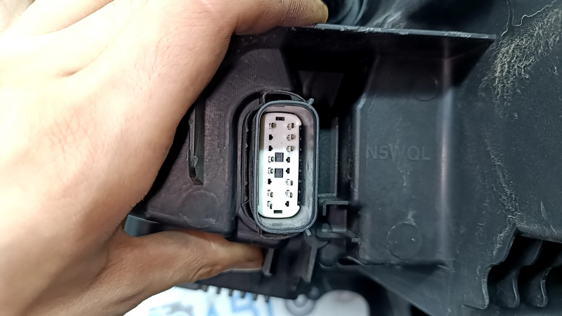 Ansamblu far dreapta față pentru Ford Fusion mk5 17-20 LED, cu DRL, polizabil, ciobit