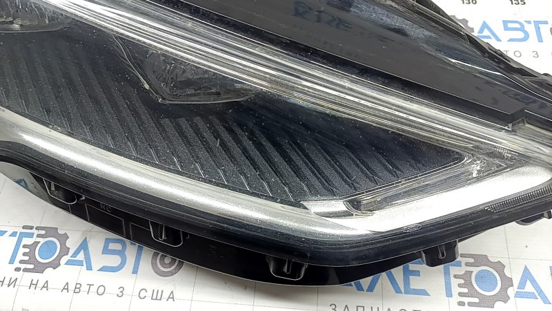 Ansamblu far dreapta față pentru Ford Fusion mk5 17-20 LED, cu DRL, polizabil, ciobit