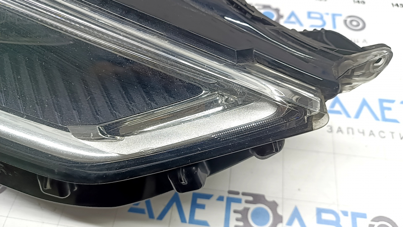 Ansamblu far dreapta față pentru Ford Fusion mk5 17-20 LED, cu DRL, polizabil, ciobit