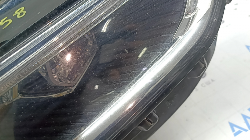 Ansamblu far dreapta față pentru Ford Fusion mk5 17-20 LED, cu DRL, polizabil, ciobit