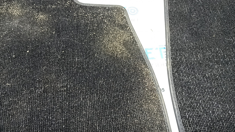 Set de 2 covorașe din material textil pentru partea din față a modelului Audi A5 F5 18-25 5D, negre, curățabile chimic, uzate pe partea șoferului