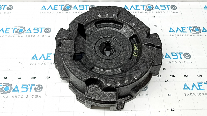 Spuma de sub unealta Subaru Forester 25-26 este ruptă.