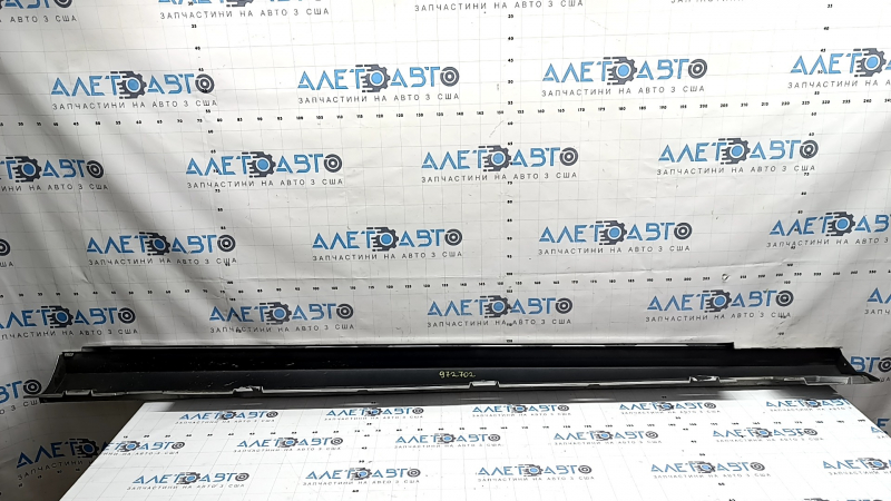 Prag stânga Mercedes W213 E 300/350 17-23 fără mulaje, pachet AMG, argintiu, uzat, vopsea exfoliată