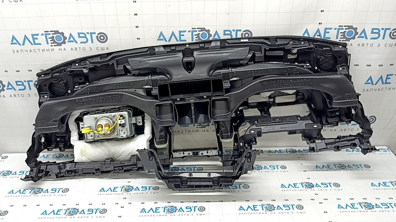 Торпедо передняя панель с AIRBAG Subaru Forester 25-26 черная, с накладкой под 2 датчика света, царапины на накладке