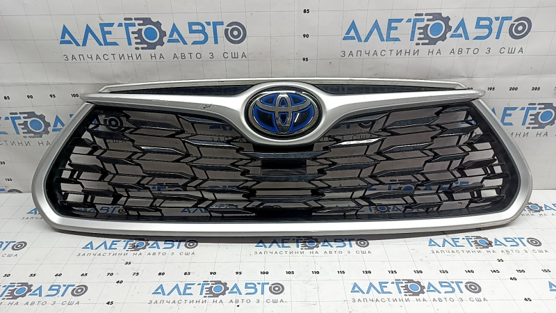 Решетка радиатора grill в сборе Toyota Highlander 20-26 без камеры с эмблемой hybrid, серебро, царапины