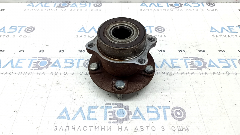Ступица задняя левая Subaru Forester 25-26 ржавая