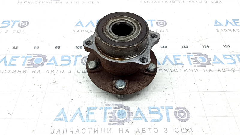 Ступица задняя правая Subaru Forester 25-26 ржавая
