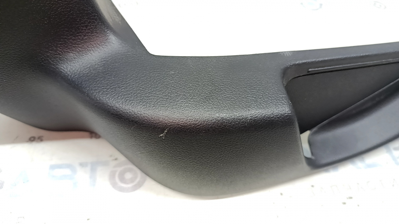 Ornamente laterale pentru scaunul spate dreapta, rândul 2, dreapta, Toyota Highlander 20-26, negre, cu dop, zgârieturi, element de fixare rupt