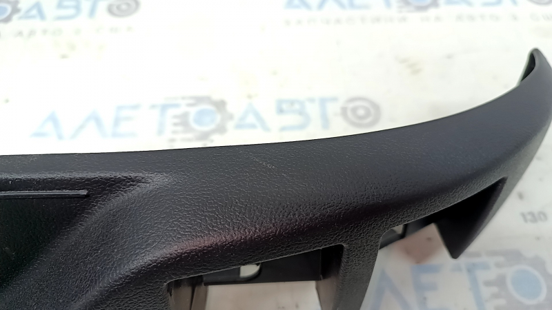 Ornamente laterale pentru scaunul spate dreapta, rândul 2, dreapta, Toyota Highlander 20-26, negre, cu dop, zgârieturi, element de fixare rupt