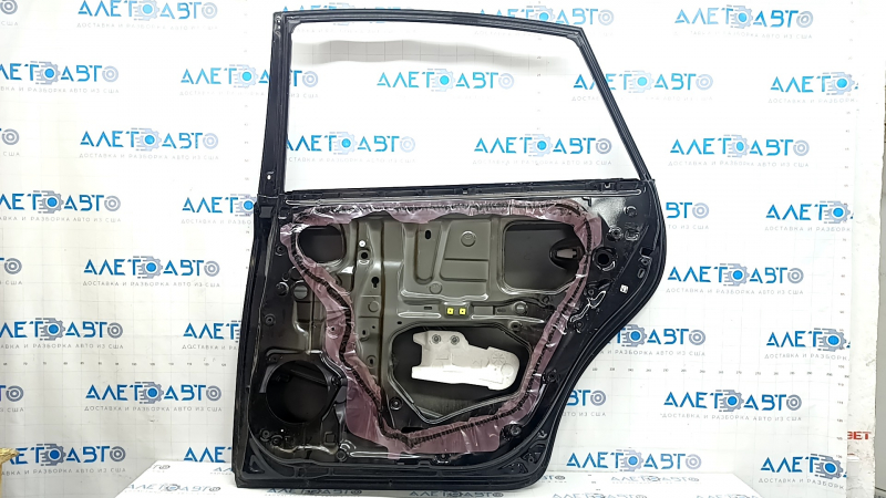 Дверь голая задняя правая Toyota Prius V 12-17 черный 218, вмятины, тычки