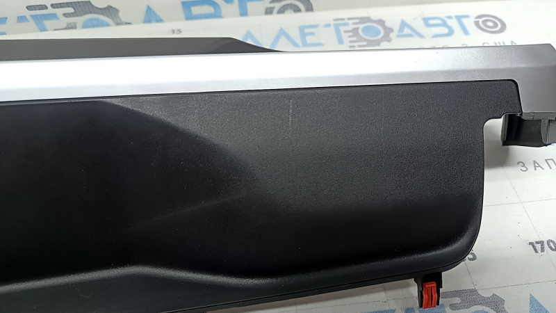 Накладка передней панели правая Toyota Highlander 20-26 с молдингом под 8" дисплей, царапины