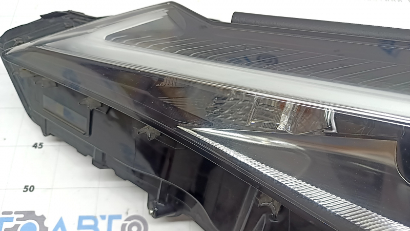 Фара передняя левая в сборе Lexus UX200 UX250h 19-20 не полный LED, под птф, сколы, царапины