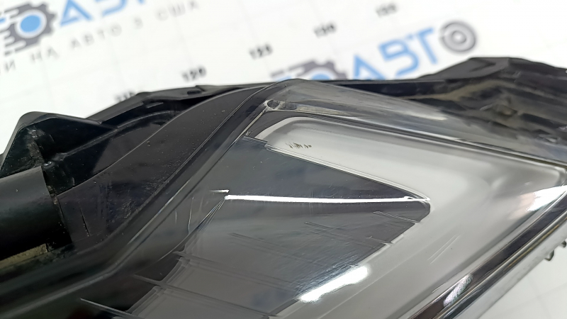 Фара передняя правая в сборе Lexus UX200 UX250h 19-20 не полный LED, под птф, потерта