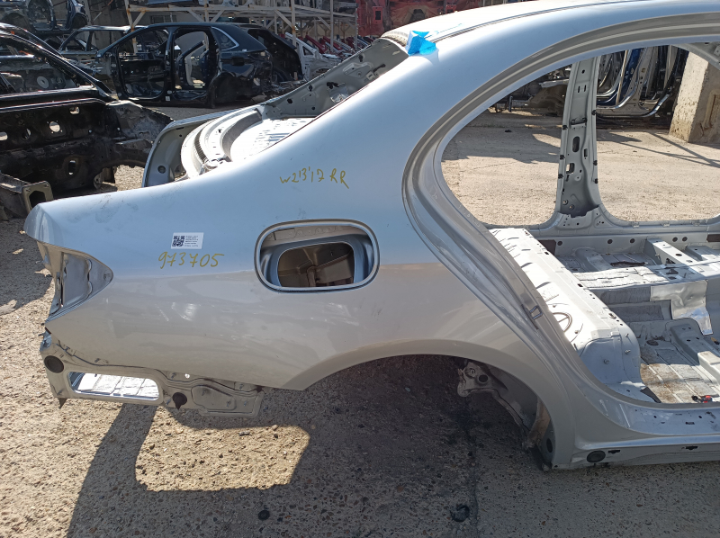 Aripă spate dreapta Mercedes W213 E 300/350 17-20 pe caroserie, argintie