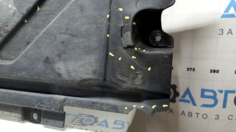 Protecție partea inferioară stângă pentru Mercedes W213 E 17-23: crăpături, fracturi, fragmente lipsă