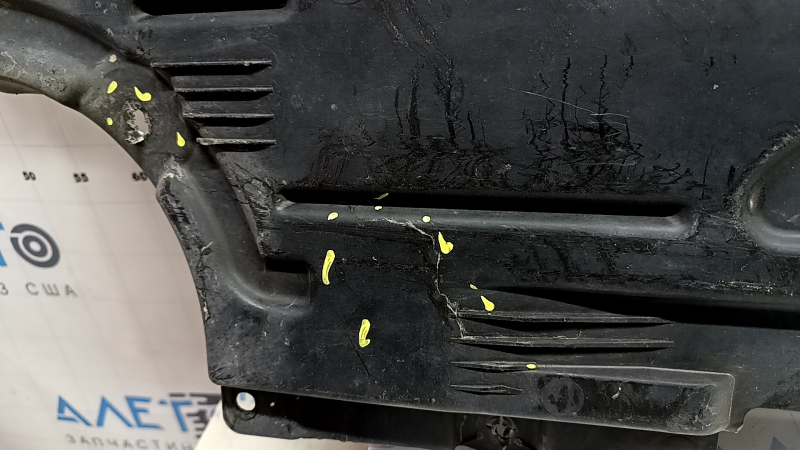 Protecție partea inferioară stângă pentru Mercedes W213 E 17-23: crăpături, fracturi, fragmente lipsă
