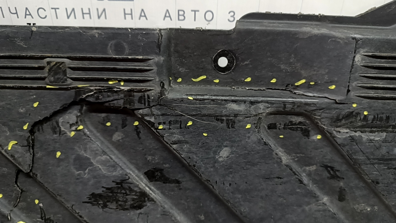 Protecție partea inferioară dreapta pentru Mercedes W213 E 17-23: fisuri, fracturi, fragmente lipsă