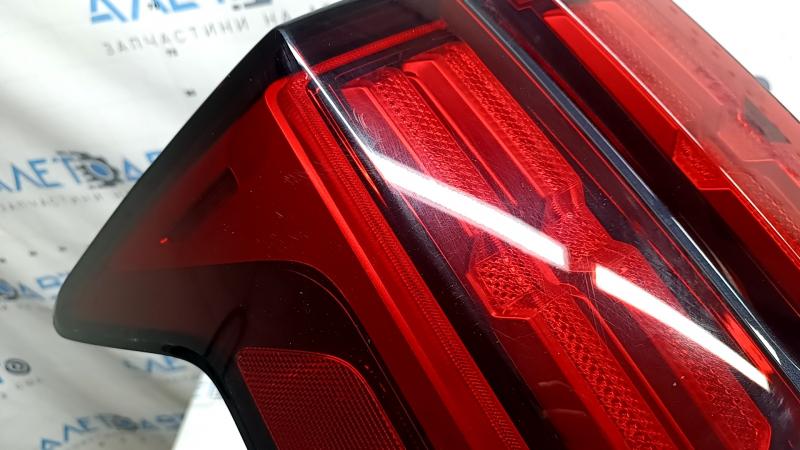 Фонарь левый Kia Sorento 22-24 HEV, PHEV LED, с накладкой, царапины