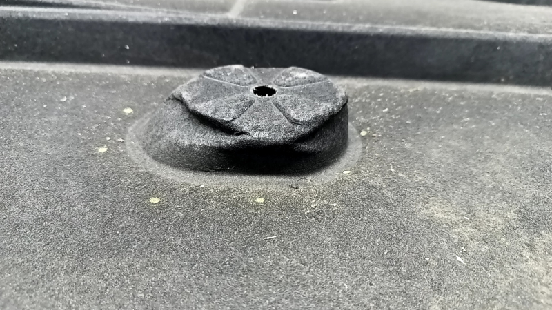 Protecție partea inferioară stângă pentru Lexus UX 19-26, elemente de fixare îndoite, rupte
