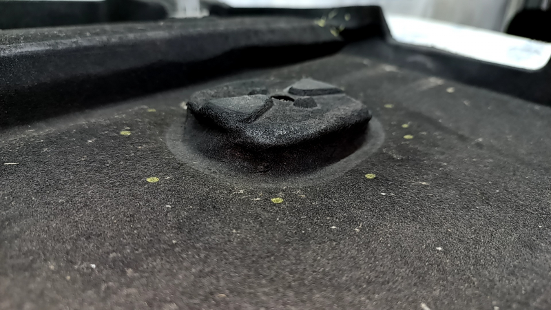 Protecție partea inferioară dreapta pentru Lexus UX 19-26, elemente de fixare îndoite, rupte