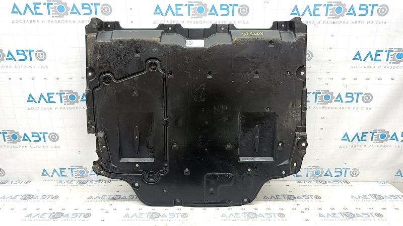 Apărătoarea motorului Lexus UX 19-26 este ruptă, lipsește un fragment