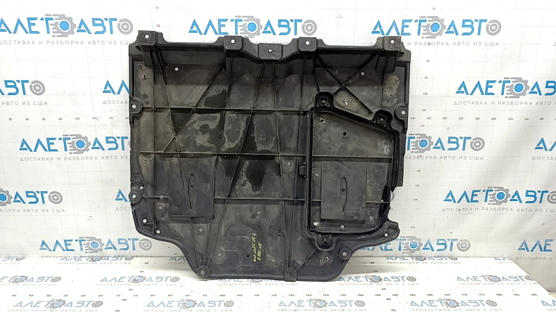 Apărătoarea motorului Lexus UX 19-26 este ruptă, lipsește un fragment