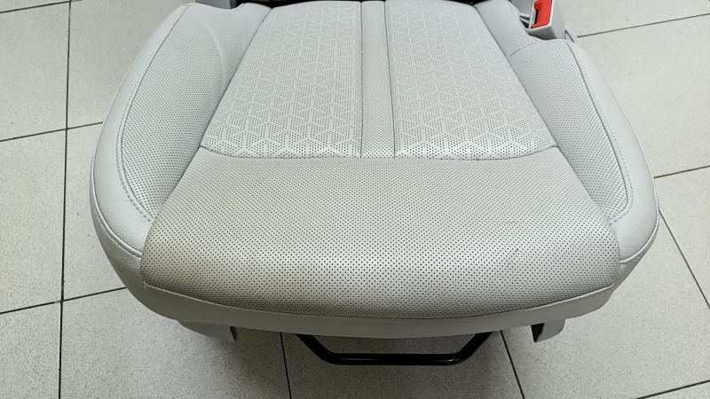 Loc dreapta, rândul 2, Kia Sorento 21-24 HEV, PHEV perforat, piele gri, încălzit, curățabil chimic, cutat