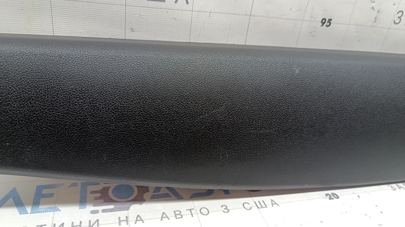 Обшивка двери багажника верхняя Kia Sorento 21-24 HEV, PHEV черная, царапины