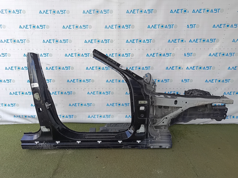 Panou lateral dreapta față, tăiat cu tăietură, Mercedes Clasa C W205 15-21, cu stâlp central, negru