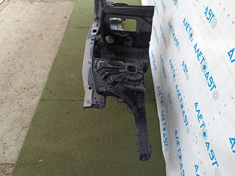 Panou lateral dreapta față, tăiat cu tăietură, Mercedes Clasa C W205 15-21, cu stâlp central, negru