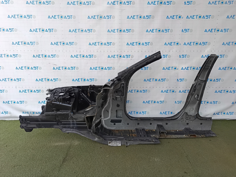 Panou lateral dreapta față, tăiat cu tăietură, Mercedes Clasa C W205 15-21, cu stâlp central, negru