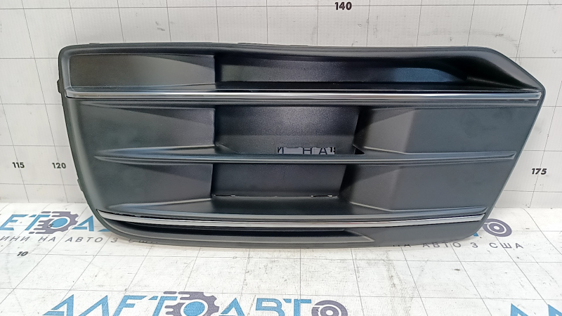 Решетка переднего бампера левая Audi Q5 80A 18-20 с хромом, надломано крепление