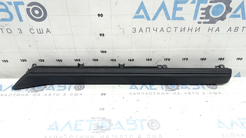 Накладка передней панели центральная правая Honda Accord 23-26 кожа черная, вмятина