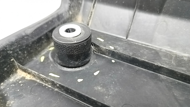 Protecție față stânga sub caroserie pentru Toyota Rav4 19-25 hibrid, fabricată în Japonia, rupte, elemente de fixare îndoite