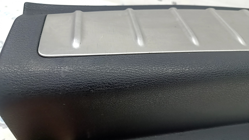 Ornamente portbagaj BMW X2 F39 18-23, negre cu inserții cromate, zgârieturi