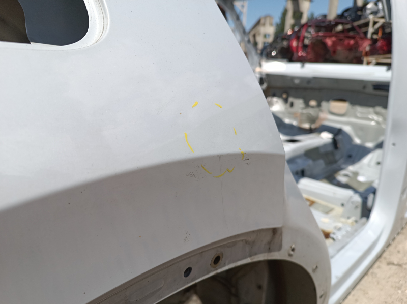 Aripă spate dreapta VW Tiguan 18-24 lungă pe caroserie, albă, cu proeminențe