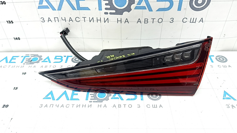 Lampa interioară pentru capacul portbagajului dreapta Lexus ES300h ES350 19