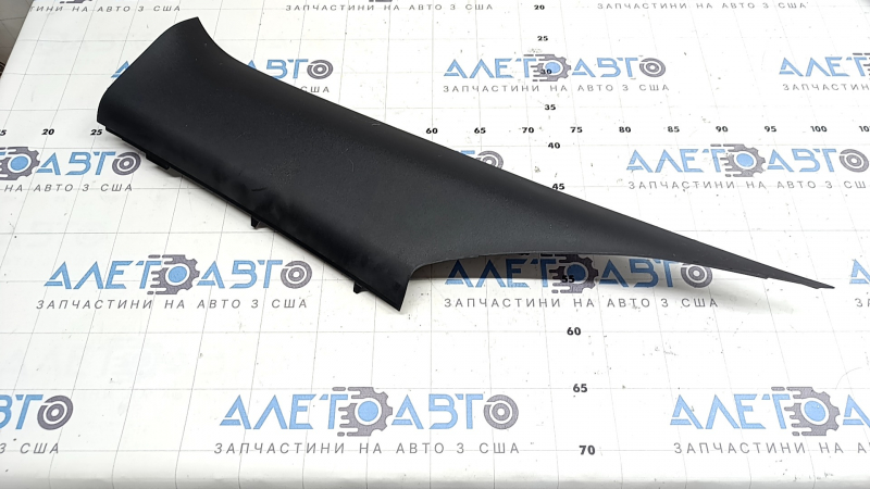 Накладка задней стойки задняя правая Ford Mustang mk6 15-23 купе, черная, царапины