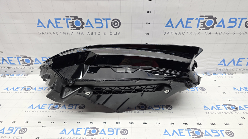 Фара передняя правая в сборе Honda CRV 23-26 LED с черным глянцевым молдингом, царапины на молдинге