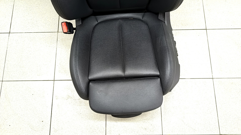 Водительское сиденье BMW X1 F48 16-22 с airbag, электро, подогрев, с памятью, кожа черная Sensatec, Sport, потрескана кожа