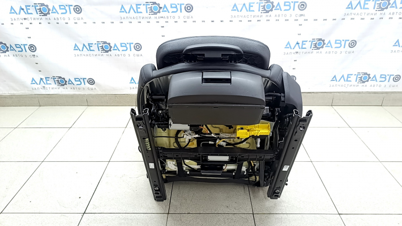 Водительское сиденье BMW X1 F48 16-22 с airbag, электро, подогрев, с памятью, кожа черная Sensatec, Sport, потрескана кожа