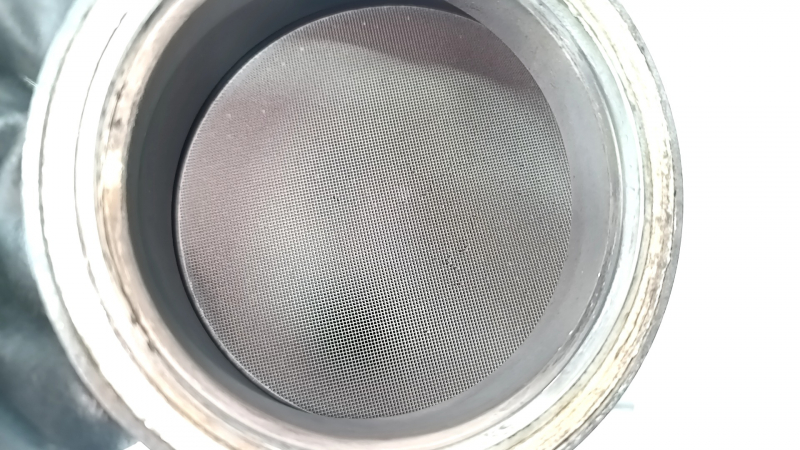 Țeava de eșapament cu convertorul catalitic BMW X2 F39 18-23 B46 are o flanșă crăpată